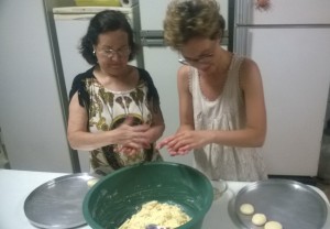 preparing Pão de queijo_II